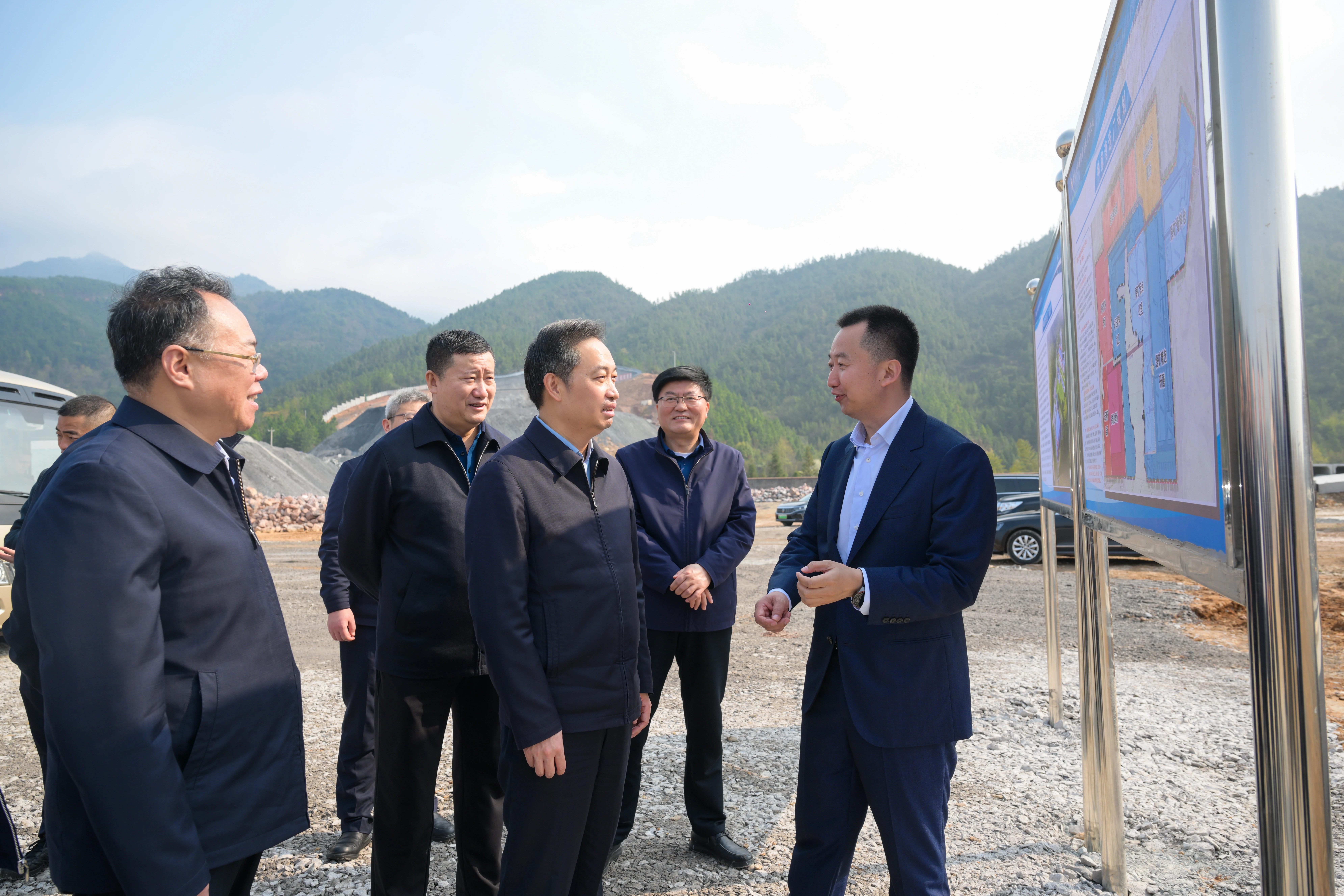 加快项目进度，加速全产业链升级 ——郴州市委书记吴巨培调研湖南德润恩赫项目建设情况